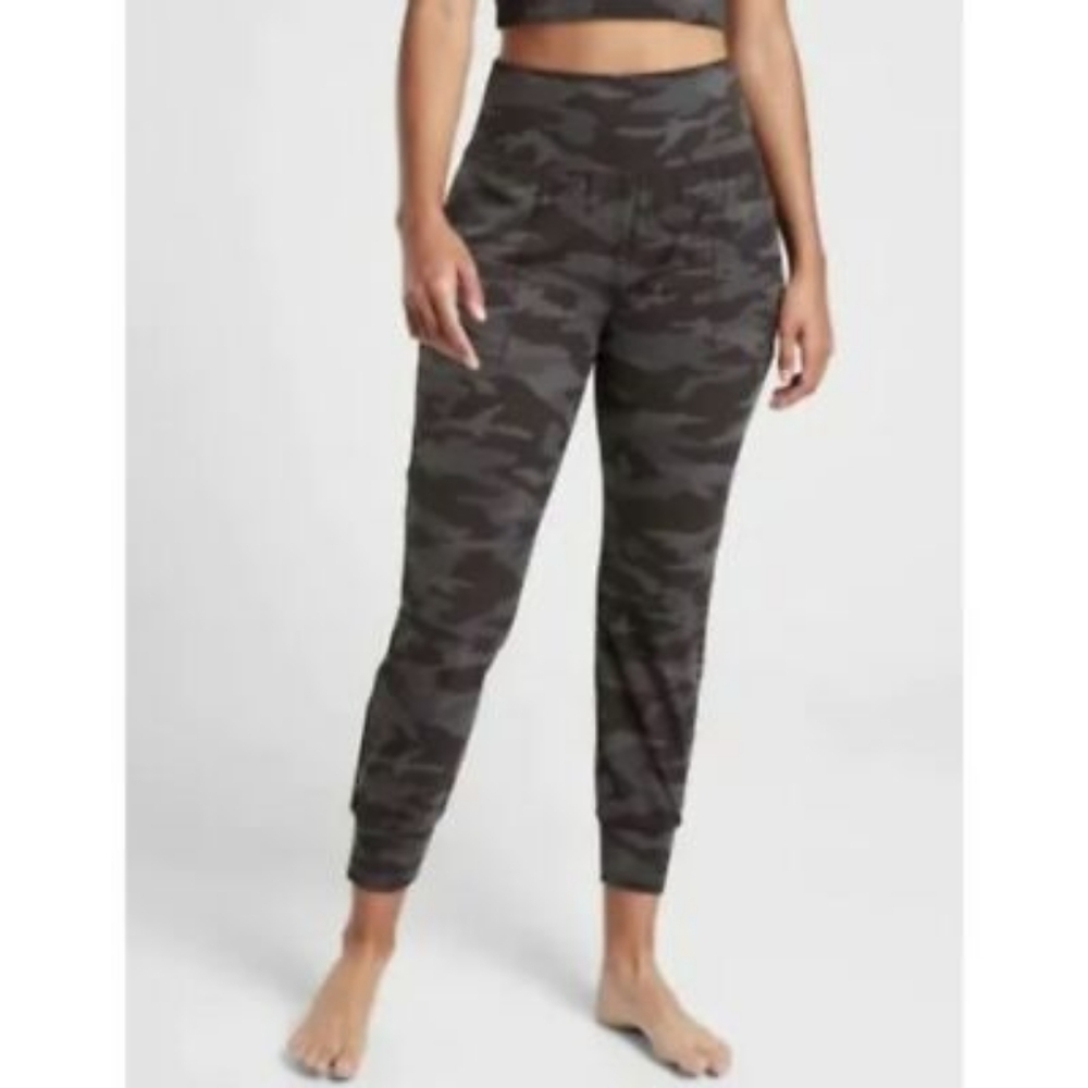 Athleta Salutation Camo Jogger PANT Size Large Gray Camouflage Leggings Athletic